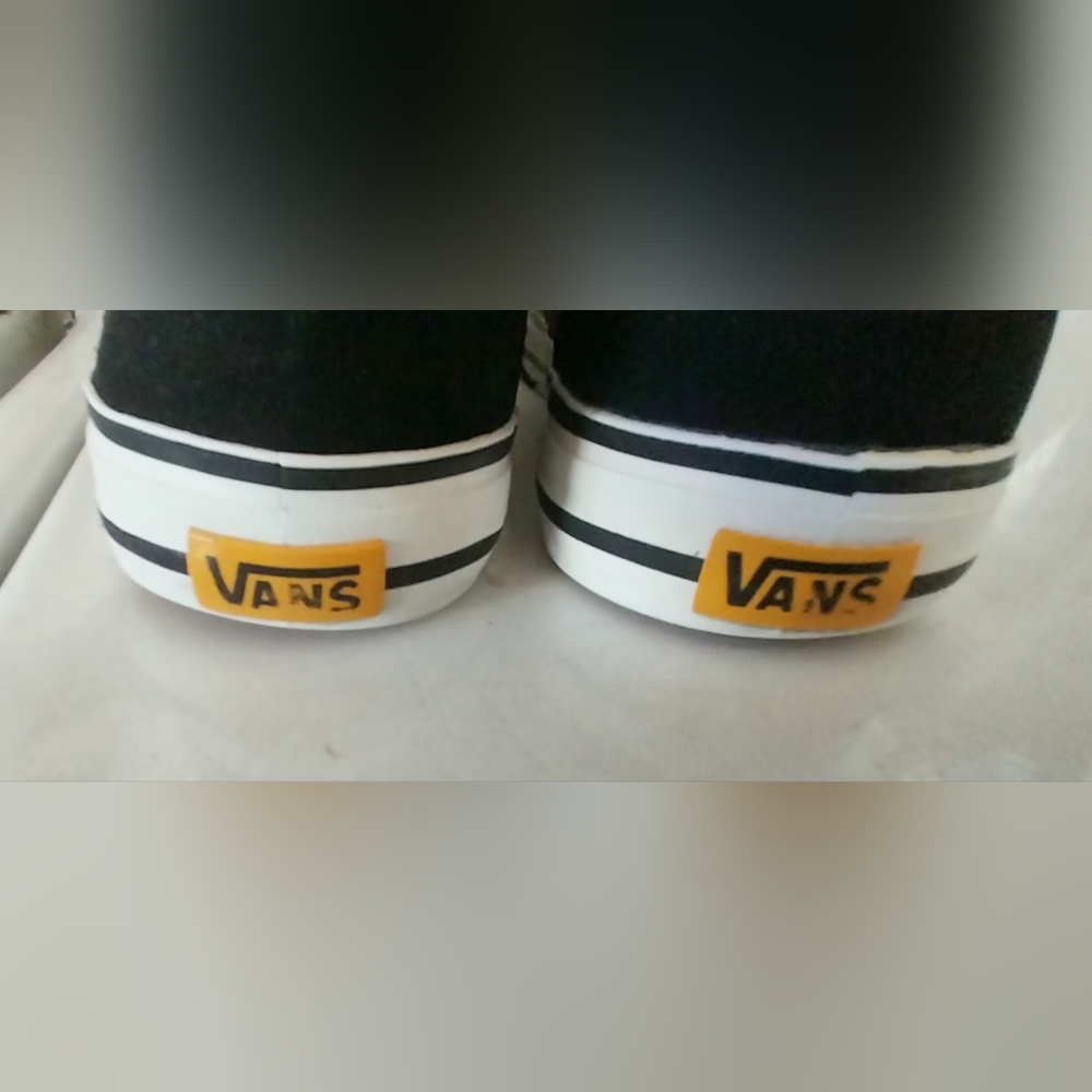 Vans - Picture 4 of 5